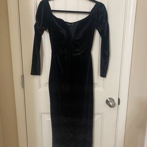 Velvet off shoulders midi dress